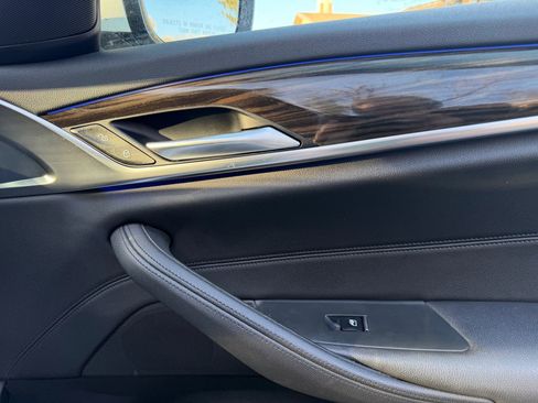 Used 2018 BMW 530i xDrive image 39