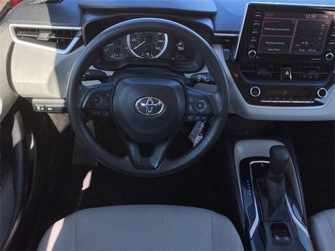 Used 2021 Toyota Corolla LE image 17
