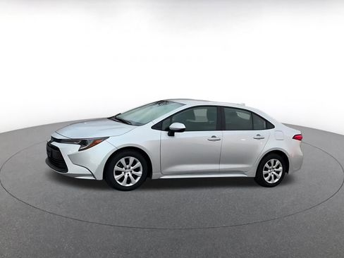 Used 2025 Toyota Corolla LE image 8