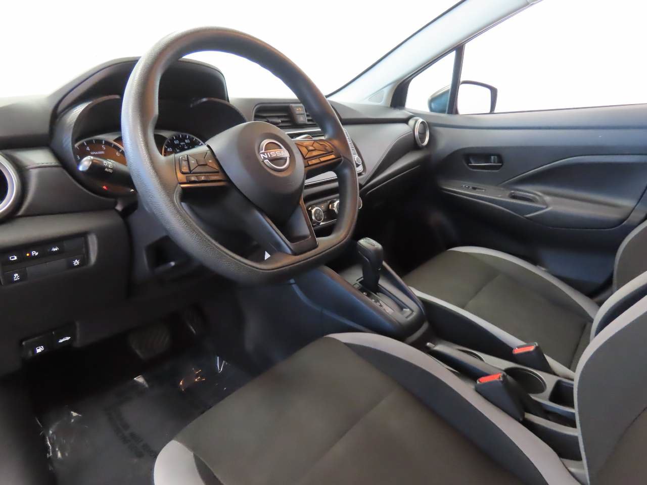 Used 2025 Nissan Versa S w/ Trunk Package FWD image 8