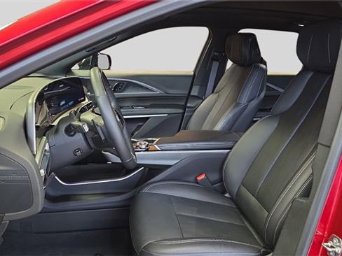 Used 2025 Cadillac Lyriq Luxury w/ LPO, Floor Liner Package image 11