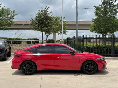 Used 2023 Honda Civic Sport image 4