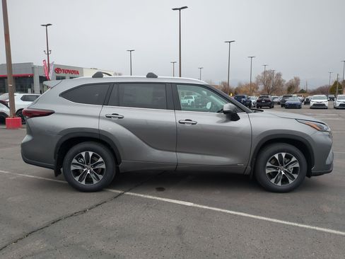 New 2026 Toyota Highlander XLE image 6