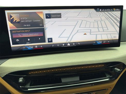 Used 2025 BMW 330i xDrive Sedan w/ Premium Package image 61