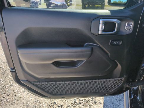 Used 2024 Jeep Wrangler Unlimited AWD/4WD image 14