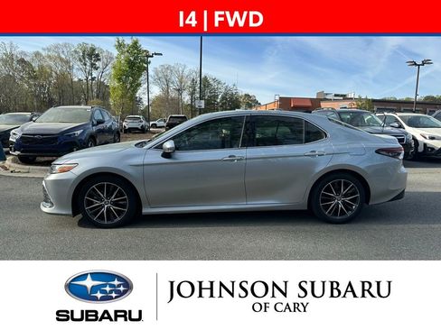 Used 2021 Toyota Camry XLE image 5