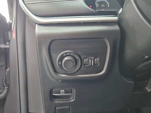 Used 2024 Jeep Grand Cherokee Laredo RWD image 20