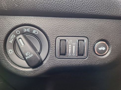 Used 2022 Dodge Challenger GT image 12