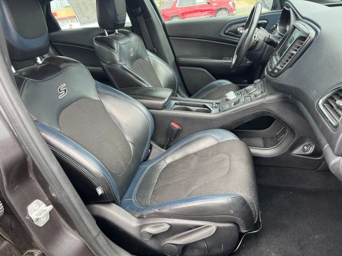 Used 2016 Chrysler 200 S FWD image 10
