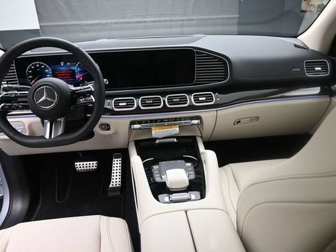 Used 2026 Mercedes-Benz GLS 450 4MATIC image 9