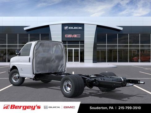 New 2026 GMC Savana 4500 w/ Power Convenience Package RWD image 4