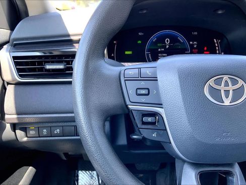Used 2025 Toyota Camry LE FWD image 23