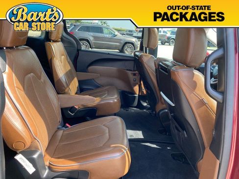 Used 2018 Chrysler Pacifica Limited w/ Advanced Safetytec Group FWD image 14