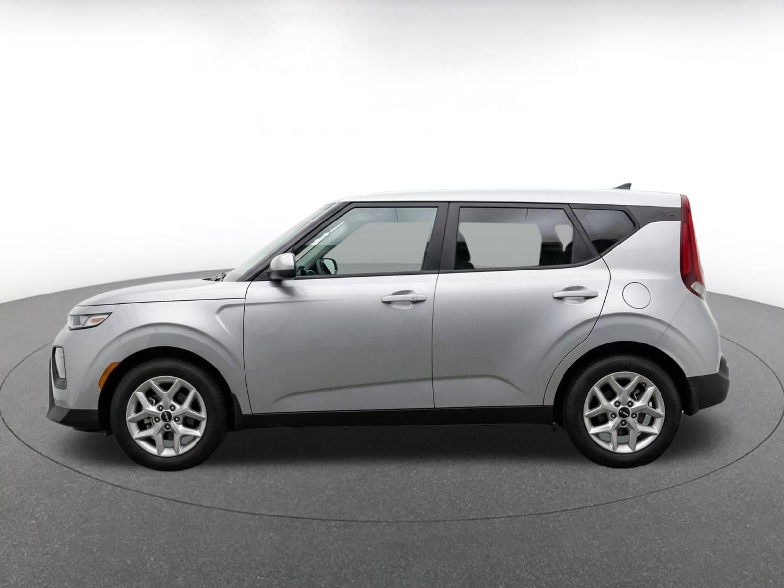 Used 2025 Kia Soul LX w/ LX Technology Package FWD image 4