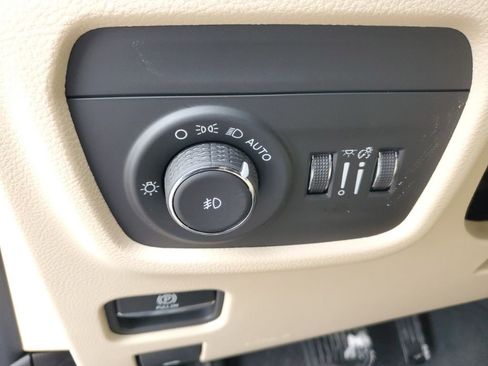 New 2025 Jeep Grand Cherokee L Limited AWD/4WD image 12
