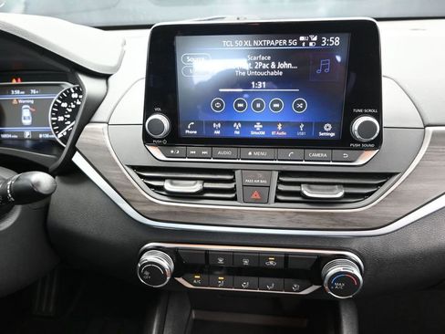 Used 2025 Nissan Altima 2.5 SV FWD image 29