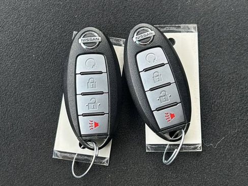 Used 2015 Nissan Pathfinder SV image 34