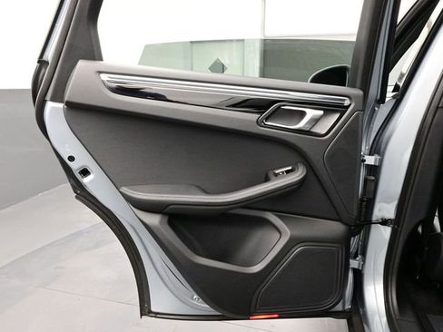 Used 2025 Porsche Macan image 13