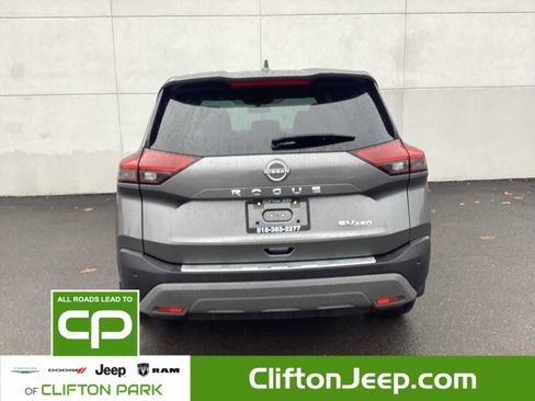Used 2023 Nissan Rogue SV image 5