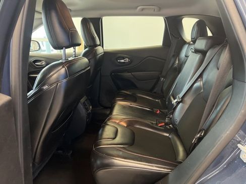 Used 2019 Jeep Cherokee Trailhawk w/ Cold Weather Group image 16