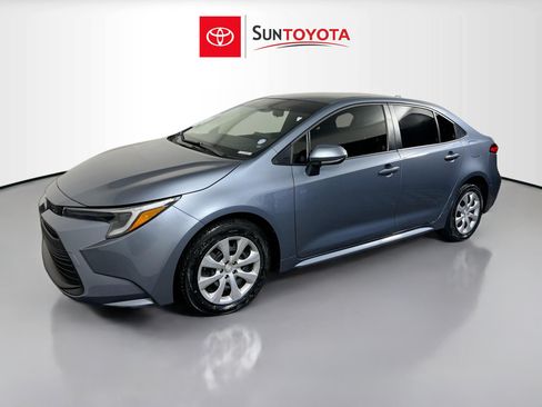 Used 2025 Toyota Corolla LE FWD image 9