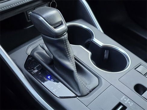 Used 2024 Toyota Highlander LE image 16