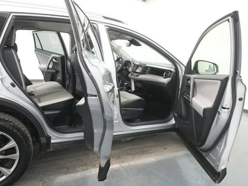 Used 2018 Toyota RAV4 Limited AWD/4WD image 29