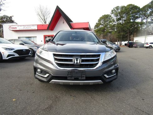 Used 2013 Honda Crosstour EX image 3