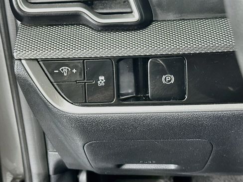 Used 2025 Kia Sportage LX AWD/4WD image 16