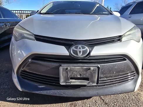 Used 2018 Toyota Corolla LE image 6