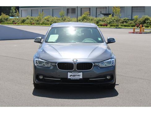 Used 2018 BMW 328d xDrive Sedan w/ Convenience Package AWD/4WD image 5