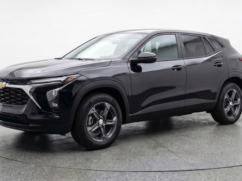 Used 2025 Chevrolet Blazer LT FWD image 3