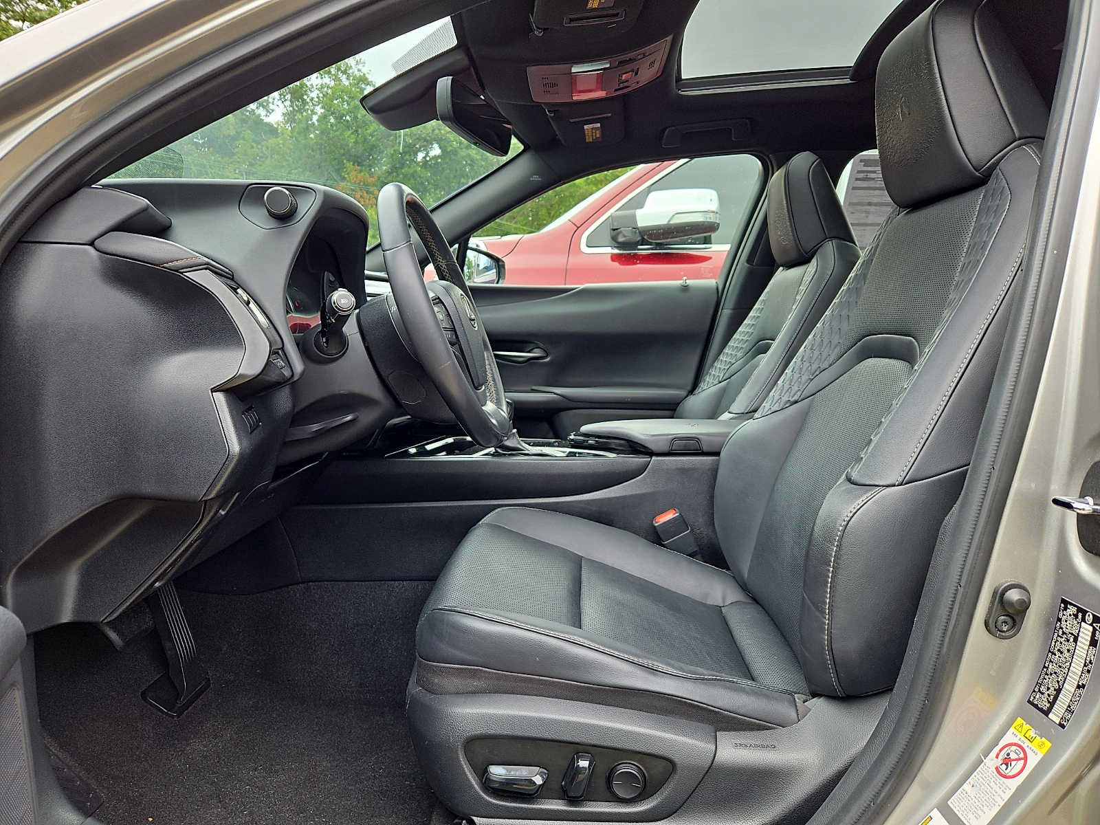 Used 2019 Lexus UX 200 FWD image 11