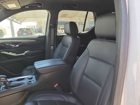 Used 2023 Chevrolet Traverse RS image 7