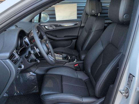 New 2026 Porsche Macan image 5