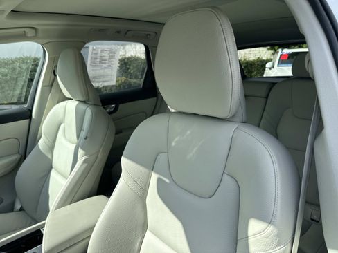 Certified 2025 Volvo XC60 T8 Plus w/ Protection Package Premier image 19