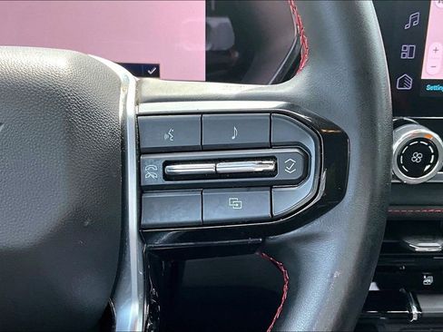 Used 2024 Chevrolet Colorado Z71 image 13