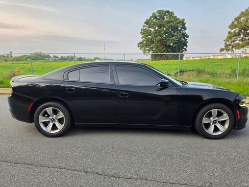 Used 2015 Dodge Charger SE w/ Sport Appearance Group RWD image 5