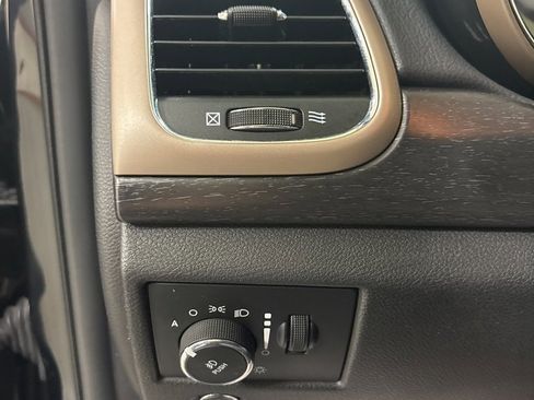 Used 2017 Jeep Grand Cherokee Laredo w/ Quick Order Package 23E image 10