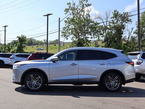 Used 2024 Acura MDX SH-AWD w/ Advance Package image 4