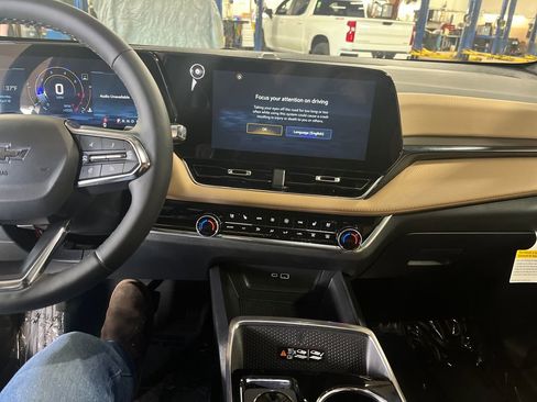 New 2026 Chevrolet Equinox ACTIV w/ Convenience Package III AWD/4WD image 17