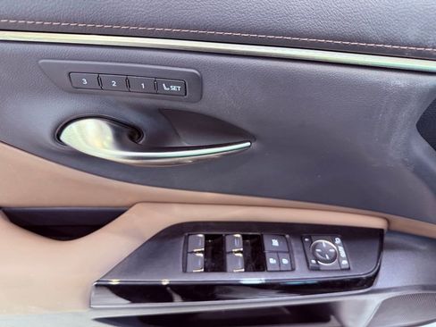 Certified 2022 Lexus ES 350 w/ Premium Package FWD image 18