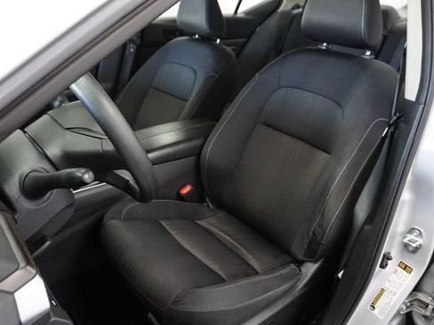 Used 2024 Nissan Altima 2.5 SV FWD image 11