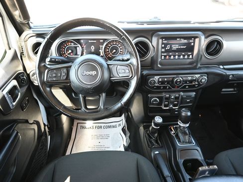 Used 2022 Jeep Gladiator Willys image 17