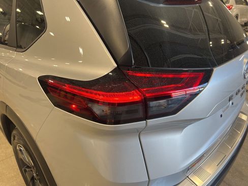 Certified 2024 Nissan Rogue SV image 36