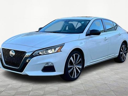 Used 2021 Nissan Altima 2.5 SR w/ SR Premium Package image 3