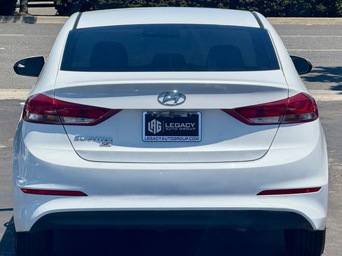 Used 2018 Hyundai Elantra SE image 2