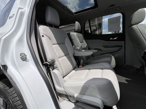 Used 2019 GMC Acadia SLT w/ LPO, Floor Liner Package FWD image 16