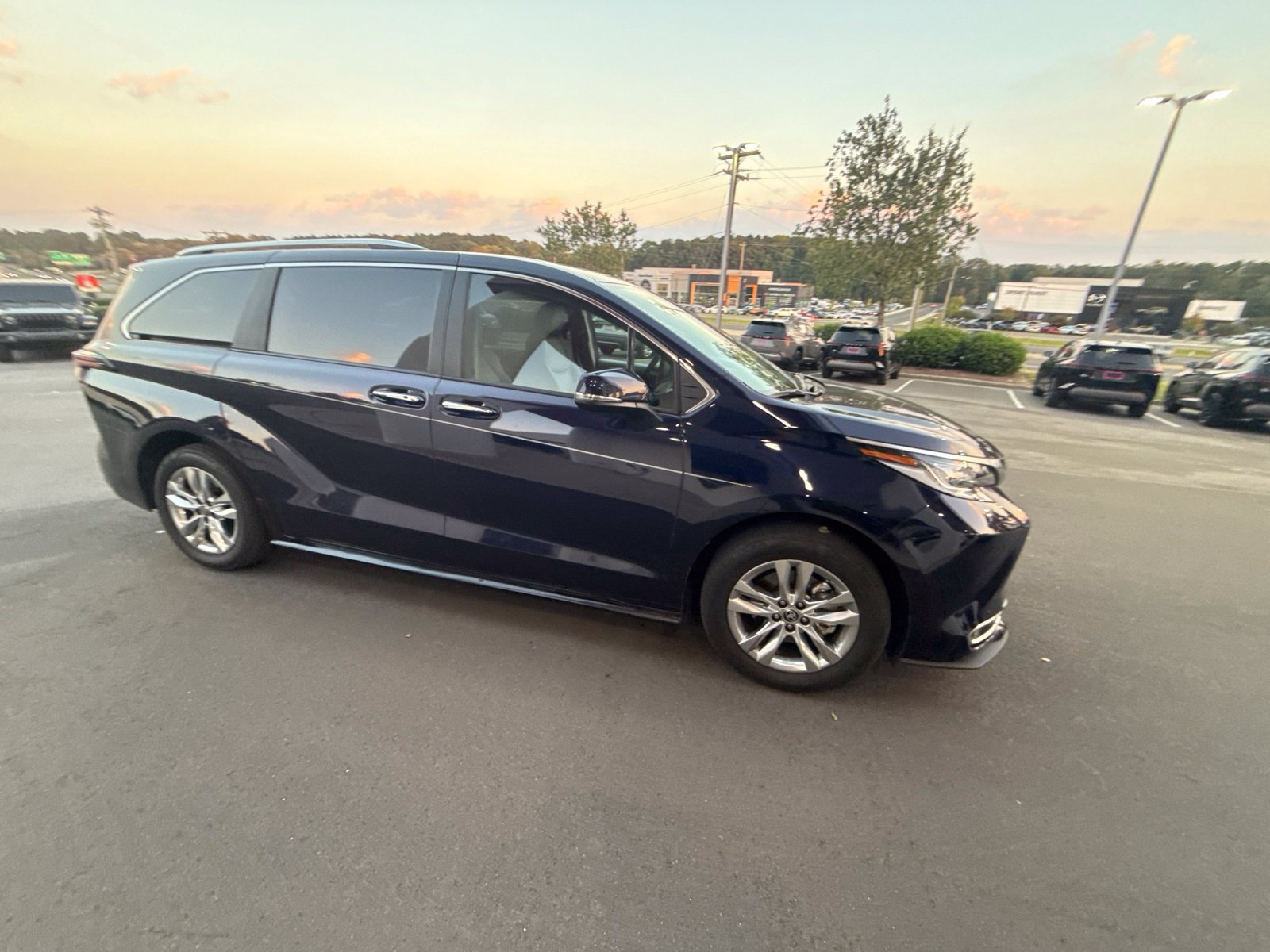 Used 2024 Toyota Sienna Limited FWD image 16