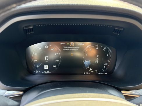 Used 2019 Volvo XC60 T6 Momentum w/ Multimedia Package AWD/4WD image 18